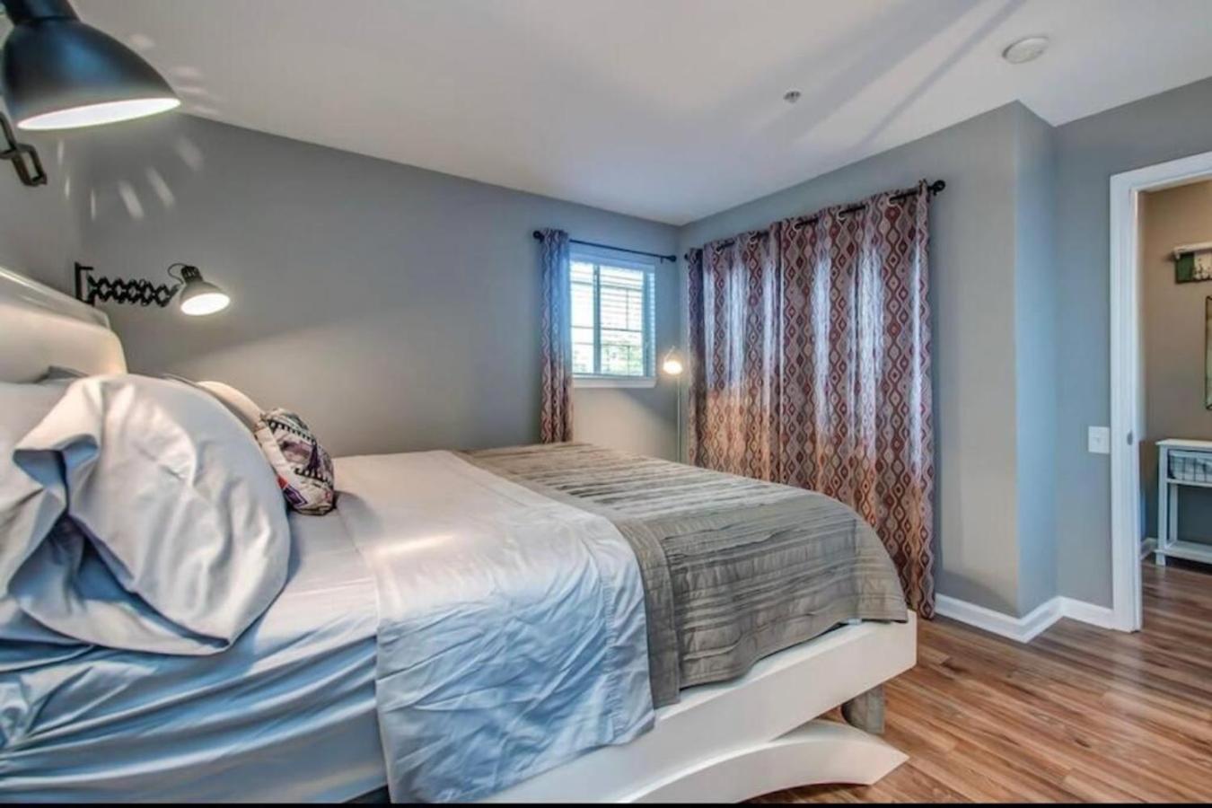 Downtown Riverfront Unit 820 Apartment